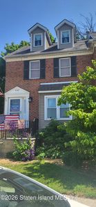 642 Castleton Ave