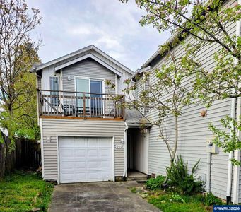 9607 SE Center Ct