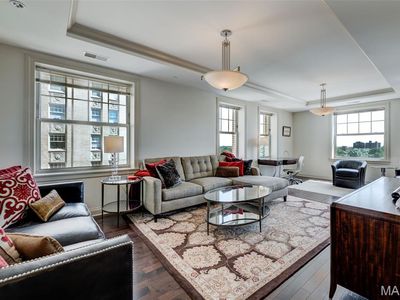 232 N Kingshighway Blvd APT 1102