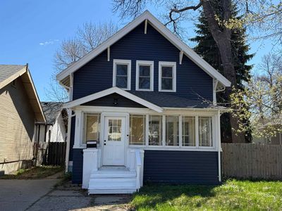 105 7th St SE