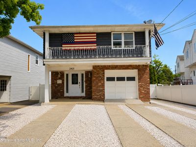 2405 Victory Blvd