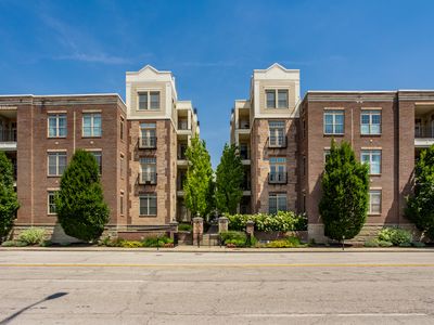 450 E Ohio St APT 207