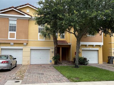 1015 Pipers Cay Dr