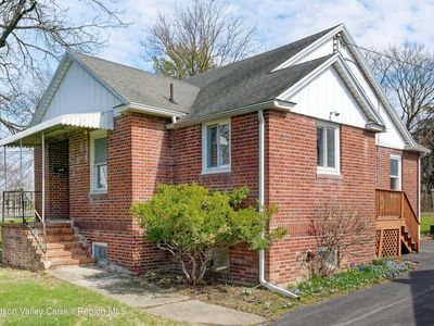 29 Ten Broeck Avenue