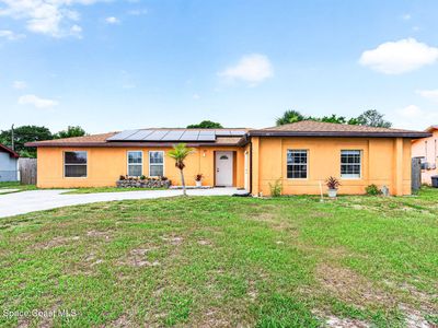 719 Bianca Dr NE