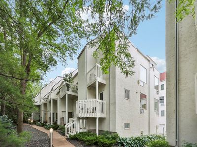 3058 Lake Shore Dr #A