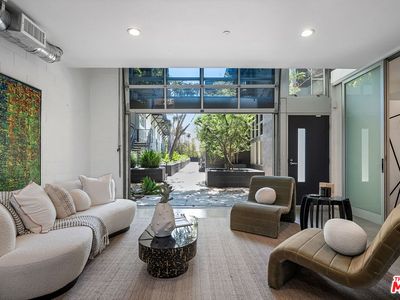 1037 N Laurel Ave APT 19