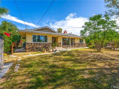 2122 Roosevelt Ave