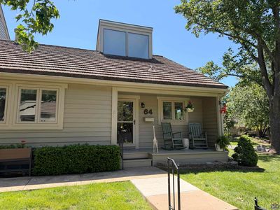 64 SW Pepper Tree Ln