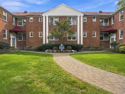2 Bryant Crescent #1N