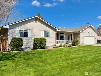 621 W Division Avenue