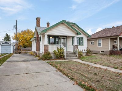 1103 E Longfellow Ave