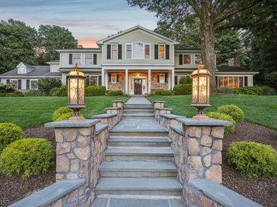 9 Canterbury Ln