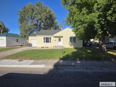 810 Crestmont Ave