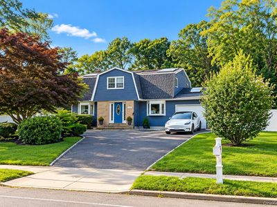 815 Expressway Drive N