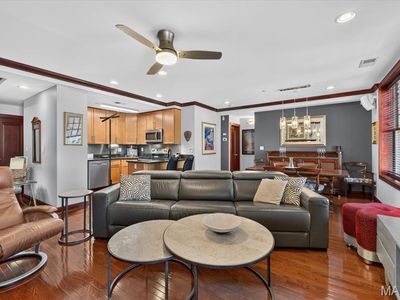 4540 Lindell Blvd APT 301