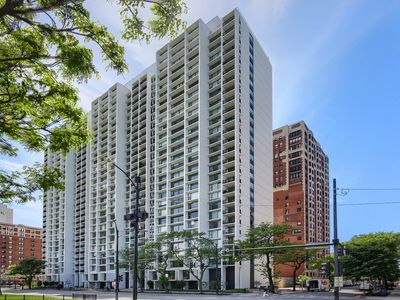 3200 N Lake Shore Dr APT 708