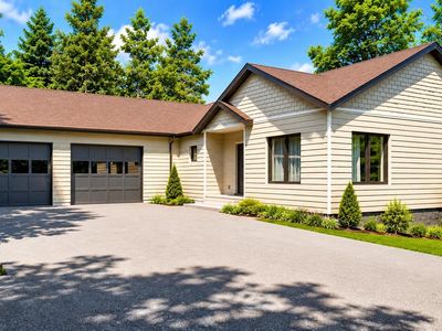15 Edgewater Lane