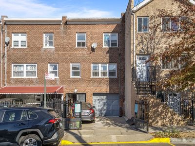 839 E 220th St
