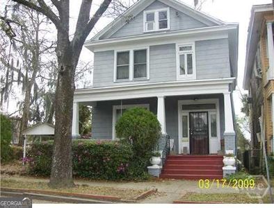 523 W 44th St