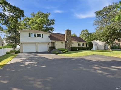 4548 Lake Shore Rd