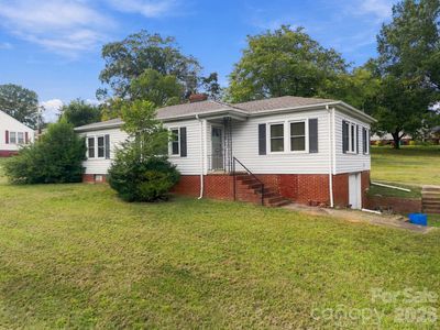 2204 W Main St