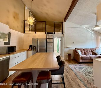 355 W Deloney Ave APT B-8