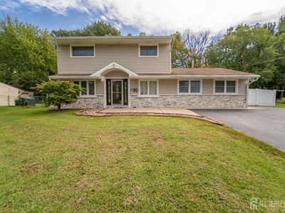 Property at 80 Stillwell Rd, Kendall Park, NJ