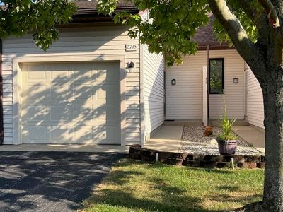 2745 Stonebluff Dr SW