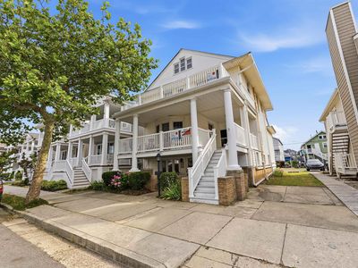 833 Brighton Pl