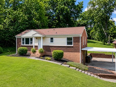 2208 Dearborn Dr