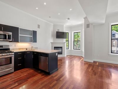 651 E 3rd St #2