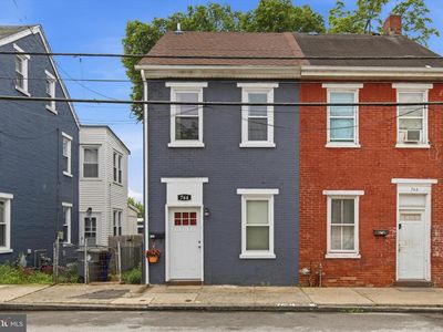 764 Queen St