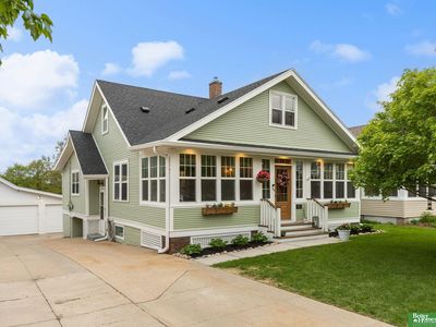 4657 Woolworth Ave