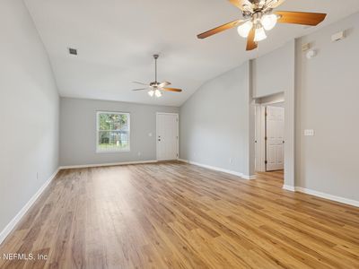 594 LADY LAKE Road W