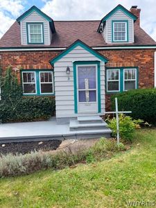 Property at 3 Lochland Dr, Cheektowaga, NY