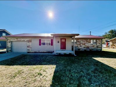 233 N Buckingham Ave