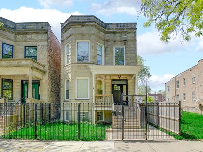 5718 S Sangamon St