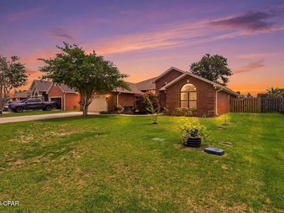 3407 Hillcrest Dr