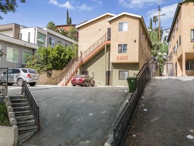 5243 Huntington Dr N