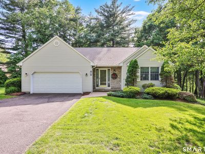 10 Knollwood Circle