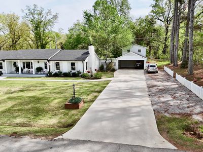 704 E Shady Ln