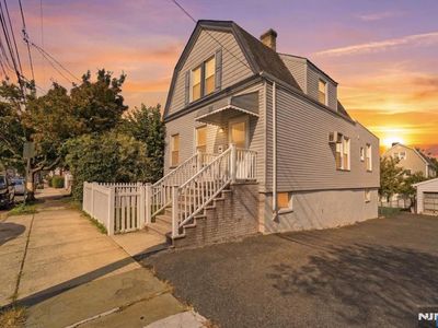 233 Maple St