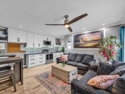 160 Keonekai Rd APT 13-102