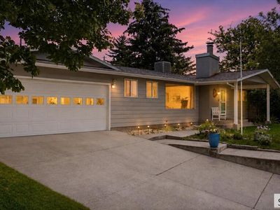 27 Drake Ave