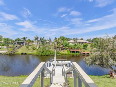 889 Vance Cir NE