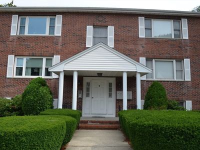 22 Roosevelt Rd APT 4
