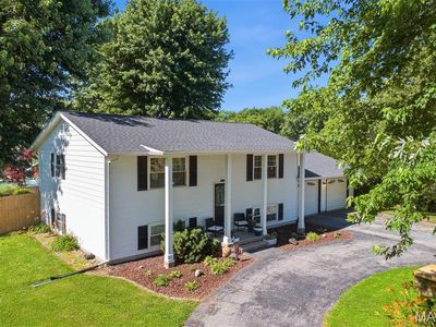 10904 Lake Rd
