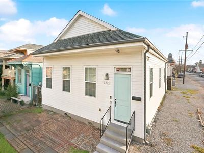 1201 Marigny St