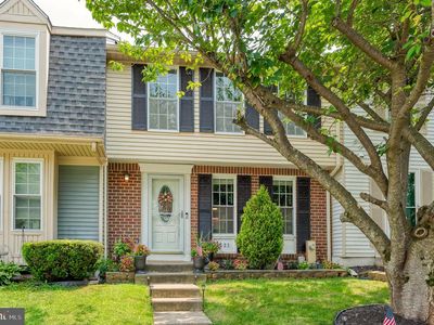 1823 Queen Anne Sq